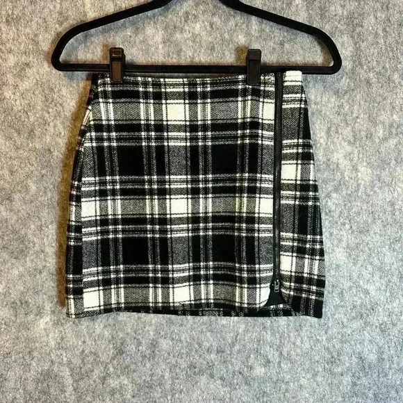 Hollister Plaid Mini Skirt - Size 0 - Picture 1 of 5